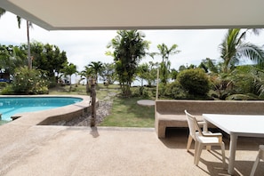 A  large Garden with access to the Sea