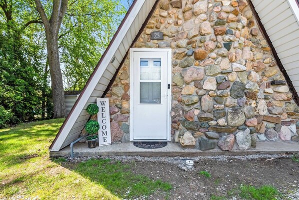 Welcome to the A-frame! Your perfect lakeside stay for 2