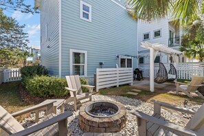 Back Yard, Exterior