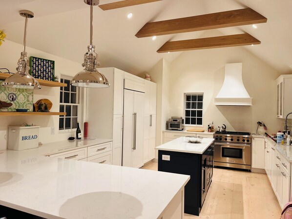 Well equipped Gourmet kitchen