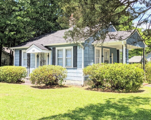 Welcome to the Cozy Blue Cottage!