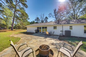 Private Patio | Fire Pit | Outdoor Seating