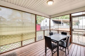 Screened Patio | Single-Story Home
