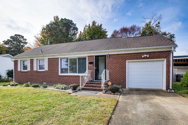 Hampton Vacation Rental | 3BR | 2BA | 4 Steps to Enter | 1,271 Sq Ft