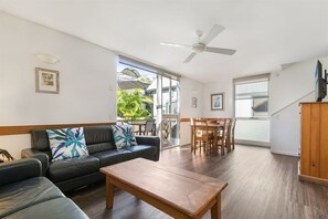 Budget Beach House (8)