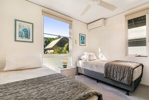 Budget Beach House (13)