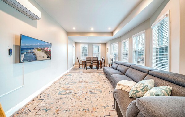 Bright and spacious living area 