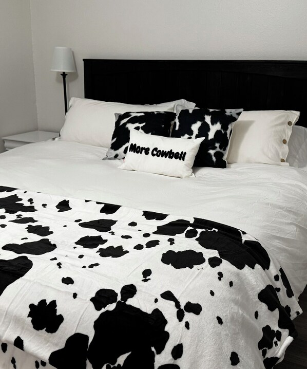 More Cowbell room - King Tempur-Pedic Bed