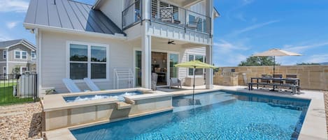 Back of home. Large pool and hot tub.