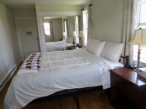 Large mirrored closet in this room.