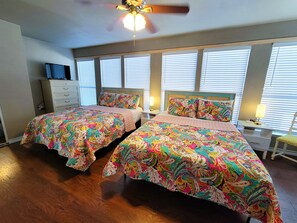 Twin queens ensure you have plenty of sleeping options for your group.