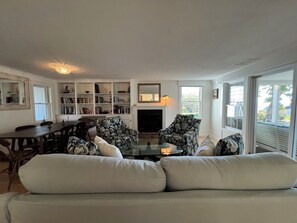 Alternate view of living area.