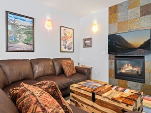Living Area / Smart TV