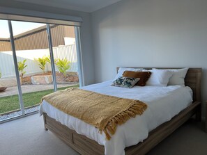 Main bedroom - king bed