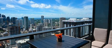 Experience paradise in our Miami penthouse! Breathtaking views of city skyline, bay, boats & iconic Ferris wheel. Poolside vistas overlook Miami Stadium & Freedom Tower. A slice of heaven with luxurious views.