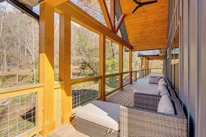 Wraparound Deck | Single-Story Cottage | Patio Furniture