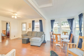 Living Room | Sleeper Sofa | Dining Area | Smart TV w/ Cable