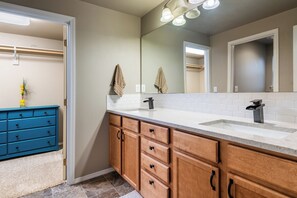 Primary bedroom's ensuite bathroom and walk-in closet.