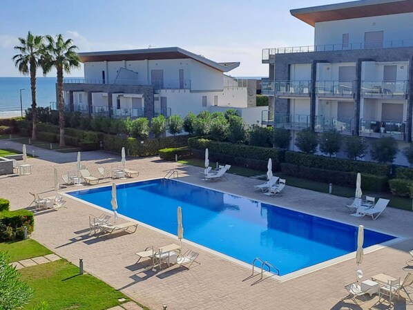 Water, Sky, Building, Property, Plant, Window, Swimming Pool, Architecture, Shade, Urban Design