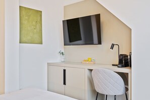 Functional Workspace and Entertainment Area – Wall-mounted TV, small desk, and a cozy chair create a perfect blend of comfort and productivity.