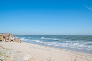 Beautiful Carolina Beach 50 steps from your door