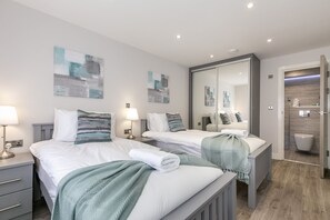 Twin Bedroom 