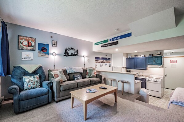 Living/dining/kitchen
