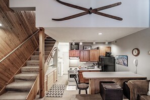 Dining/kitchen