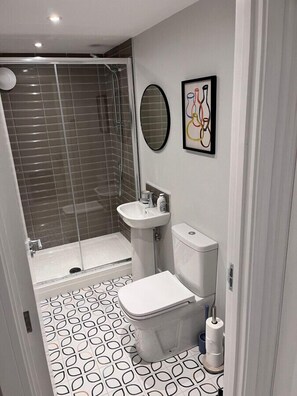 Hop Loft Shower Room