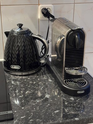 Kaffee und/oder Kaffeemaschine