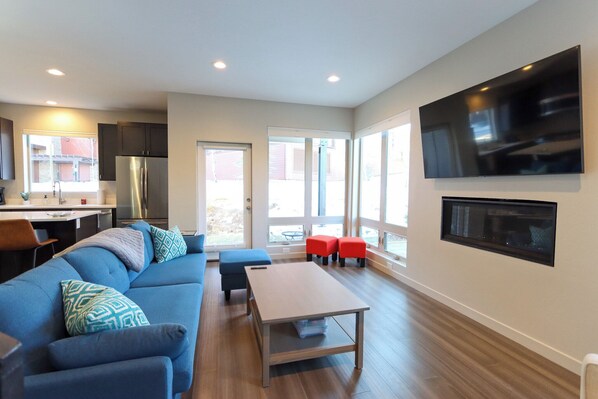 Bright living space with gas fireplace, and Smart TV