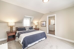 Valpo Villa Master bedroom