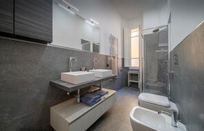 Main bathroom
