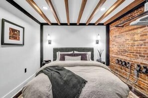 Serta queen bed with luxury linens
