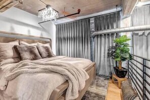 Open and close the two loft curtains simultaneously with a remote