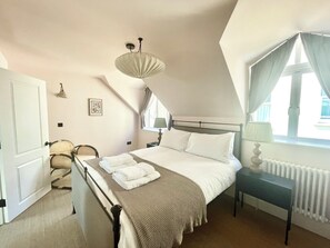 Bedroom with King bed and Ensuite (3)
