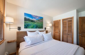 Indoors, Cushion, Home Decor, Lamp, Bed