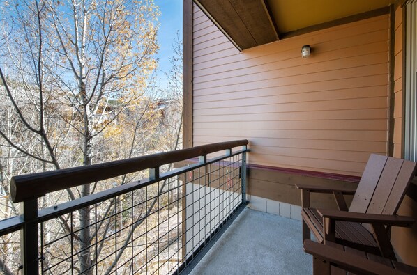 Handrail, Architecture, Balcony, Building, Railing