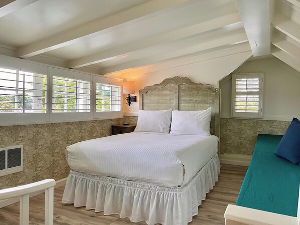 Holly Room