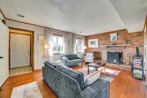 Living Room | 1st Floor | Free WiFi | Central Heating & A/C