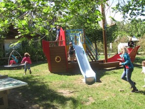 Plant, Tree, Outdoor Recreation, Grass, Chute, Woody Plant, Playground, Leisure, Playground Slide, Outdoor Play Equipment