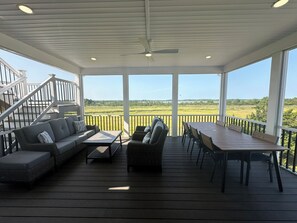 Screened in porch 