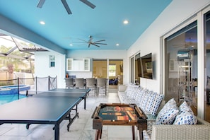 Screened-In Lanai | Ping-Pong Table | Pool w/ Spa | Outdoor Shower