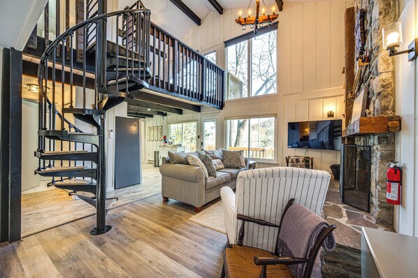 Fairfield Vacation Rental | 3BR | 2BA | 1,714 Sq Ft | Stairs Required