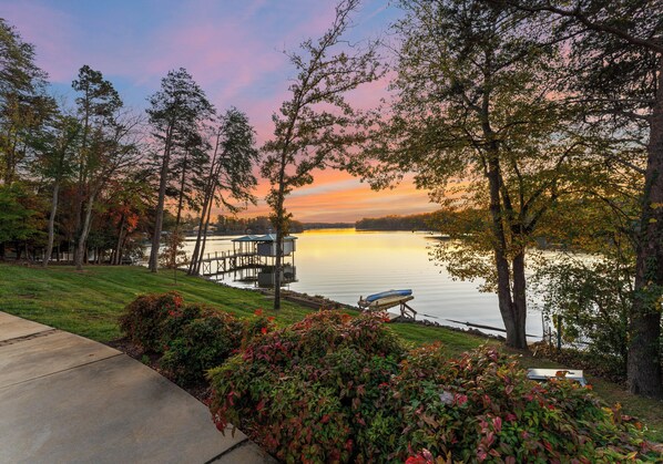 Welcome to Sunset Pointe, where you can catch the sunset on the daily! 