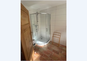 Badezimmer im Erdgeschoss