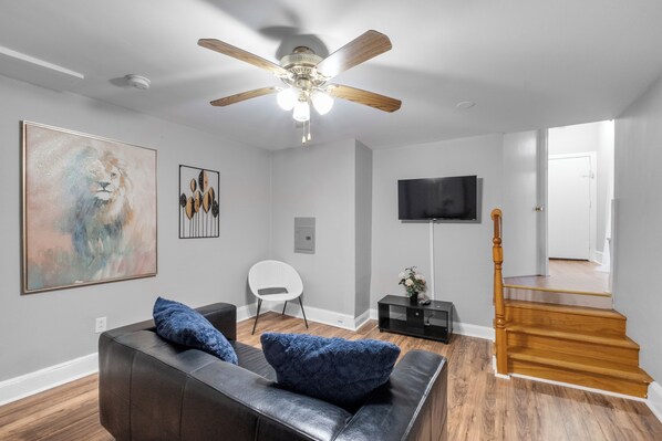 Step inside and discover a clean, comfortable, and thoughtfully furnished space designed with your relaxation in mind. Whether you're here for work or play, our cozy retreat offers everything you need—from a fully equipped kitchen and relaxing living room to restful bedrooms and modern amenities. Scroll through to explore your next perfect stay!