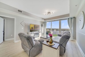 Family room with balcony access overlooking Lake Bryan.