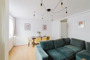Living Room / Lounge