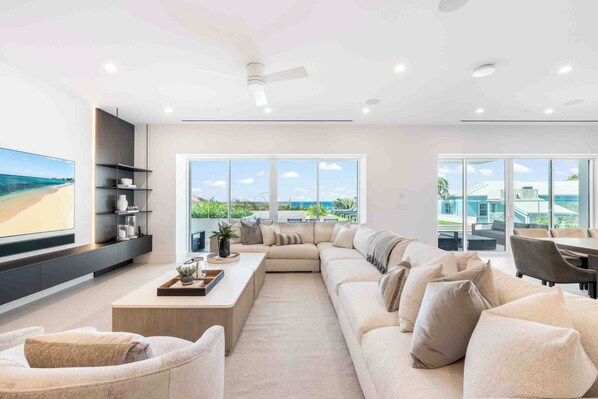 Welcome to Aqua, the only full-floor residences on Seven Mile Beach.